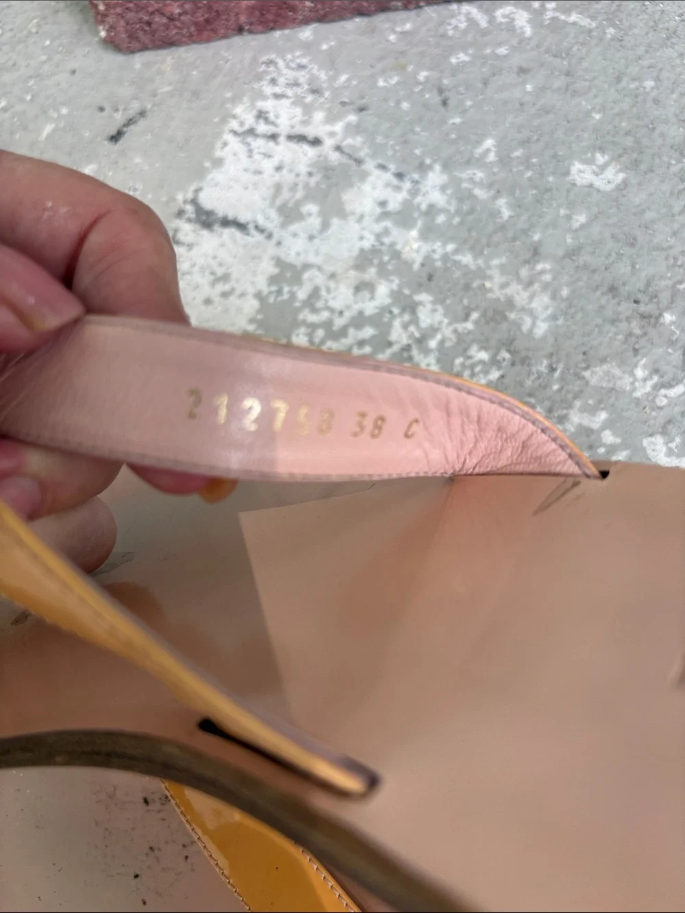 Gucci double G pattern leather thong sandals